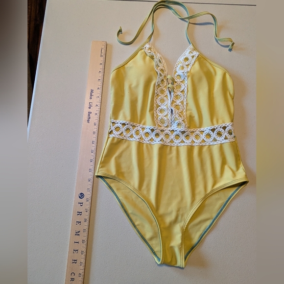 Cupshe Yellow and White Bikini with Lace Accents - Picture 6 of 9